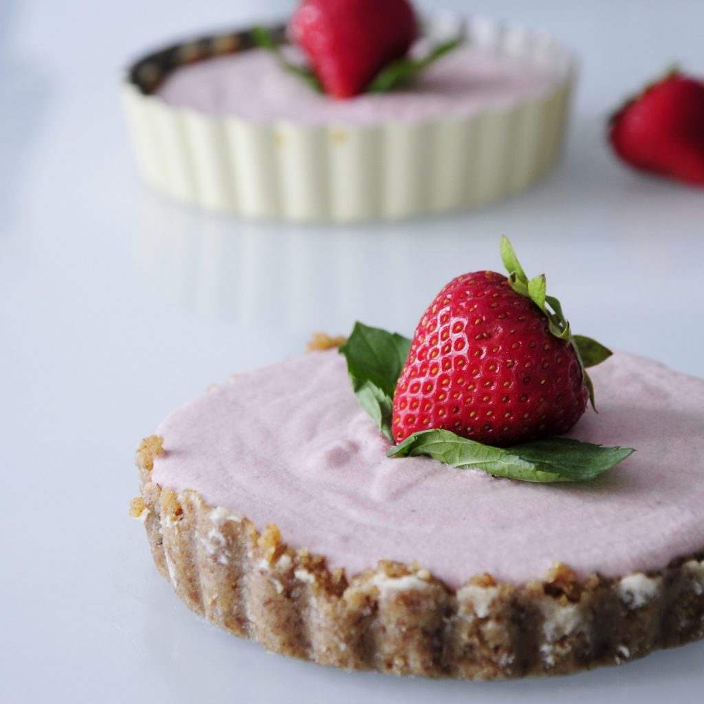 Mini Vegan Strawberry Cheesecake Recipe - Vegan Family Recipes #dessert #glutenfree #paleo