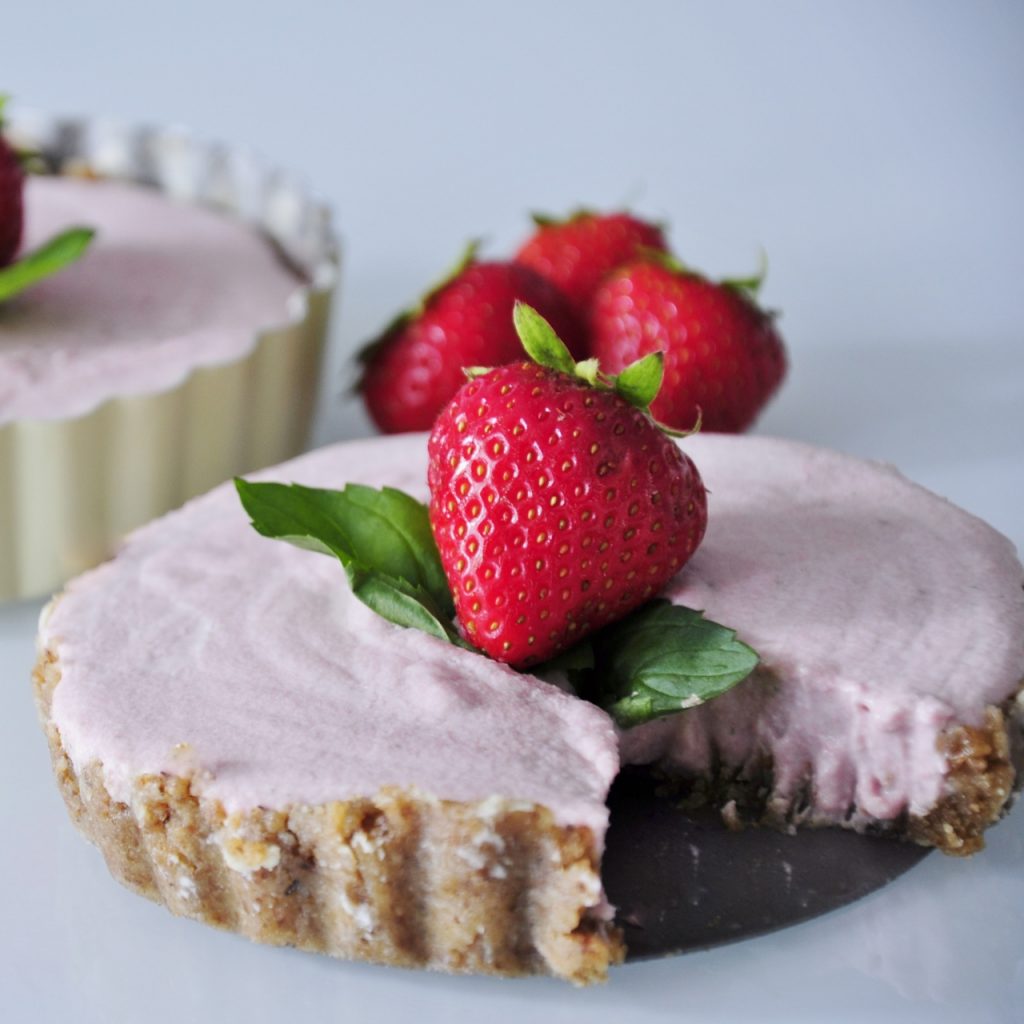 Mini Vegan Strawberry Cheesecake Recipe - Vegan Family Recipes #dessert #glutenfree #paleo