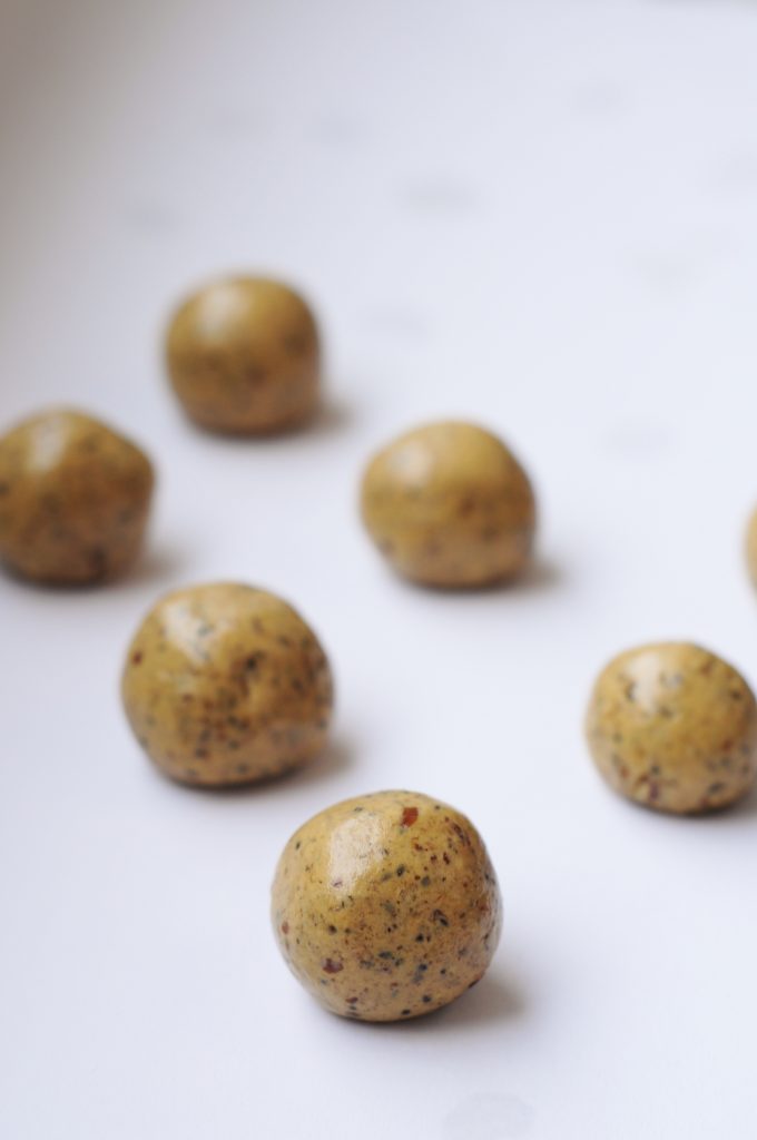 Peanut Butter Protein Balls Recipe with Chia Seeds - Vegan Family Recipes #snack #health #glutenfree