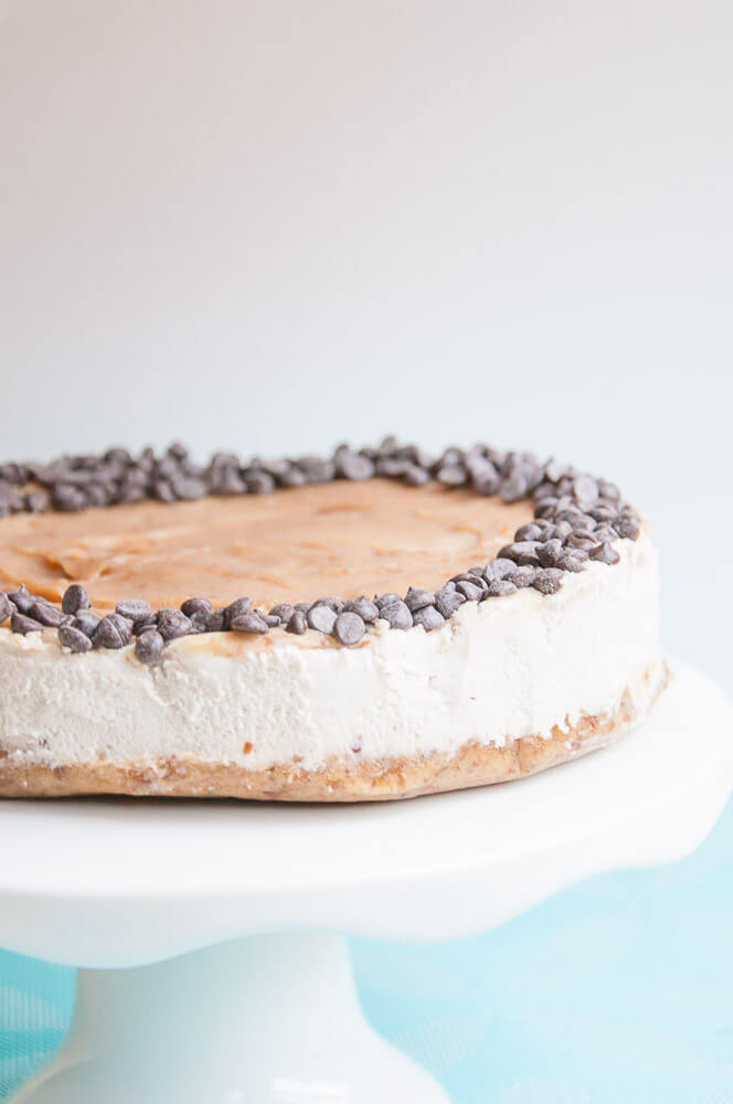 Vegan Caramel Cheesecake Recipe - Vegan Valentine's Day Recipes #Dessert #vday #gf