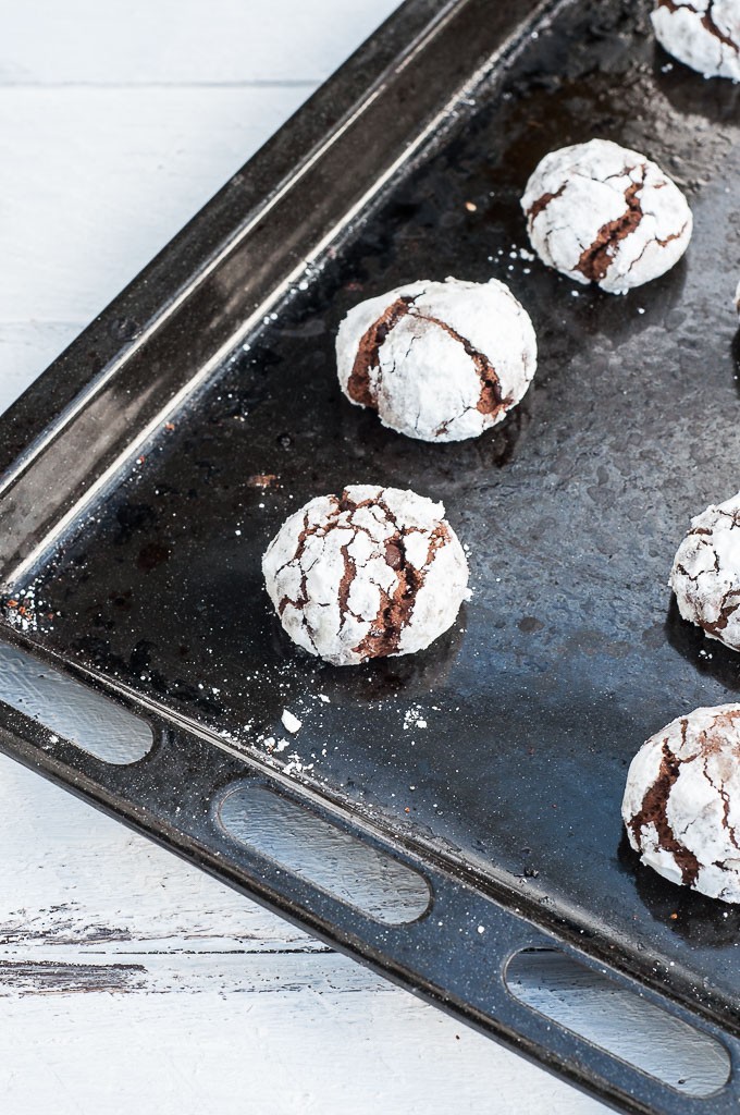 Vegan Chocolate Mint Crinkle Cookies Recipe - Vegan Family Recipes #christmas #recipe