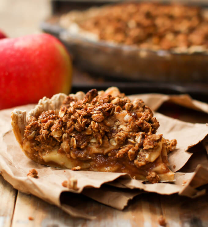 Caramel Apple Crumble Pie Recipe - Holiday Pie Round-up