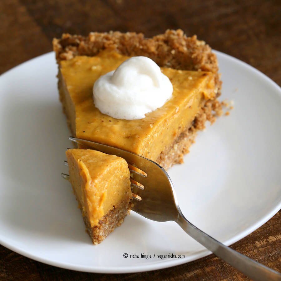 No Bake Vegan Pumpkin Pie Recipe - Holiday Pie Round-up