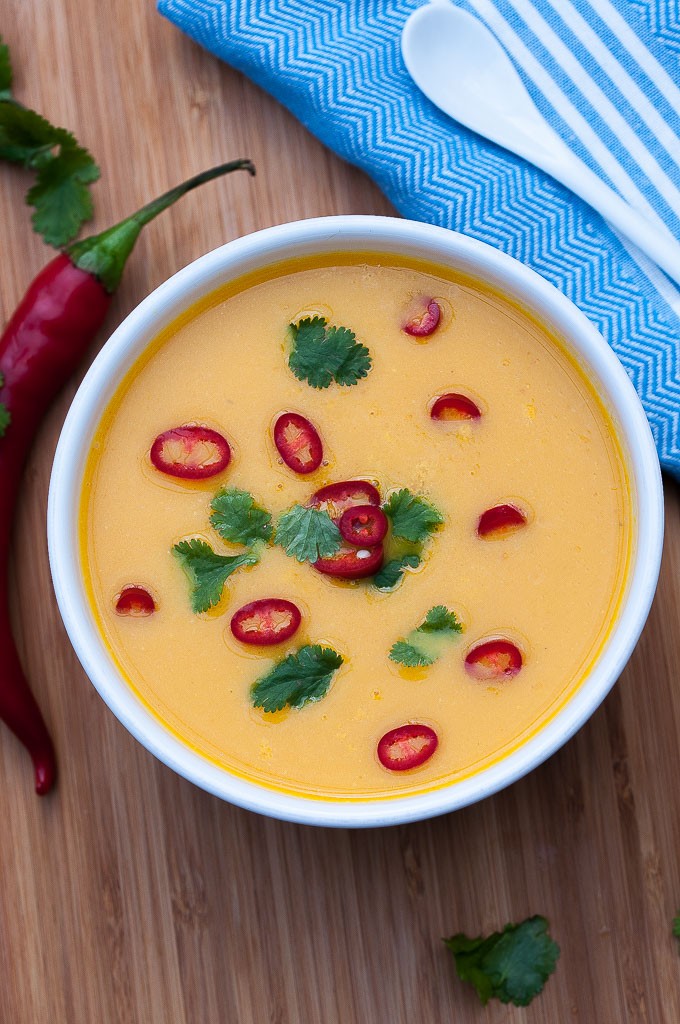 Easy Thai Carrot Soup Recipe that is Vegan, Vegetarian, Gluten-free, and Paleo! | VeganFamilyRecipes.com | #healthy #lunch #gf