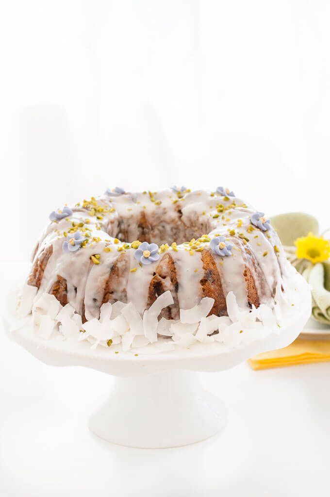 Gluten-free Vegan Carrot Cake Recipe with Icing #Easter #Coconut #healthy