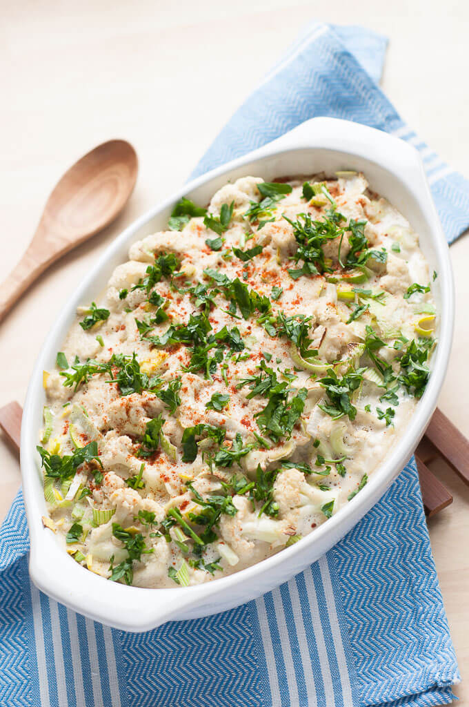 Vegan Cauliflower Leek Casserole with Garlic Cashew Sauce - Vegan Family Recipes #dinner #comfort food