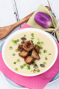 Vegan Potato Leek Soup Recipe with homemade whole wheat croutons and scallions | VeganFamilyRecipes.com | #healthy #potatoes