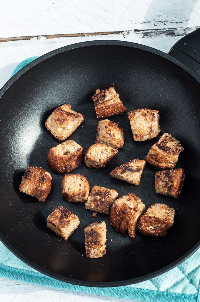 Homemade Whole Wheat Croutons with soup | VeganFamilyRecipes.com | #healthy #bread