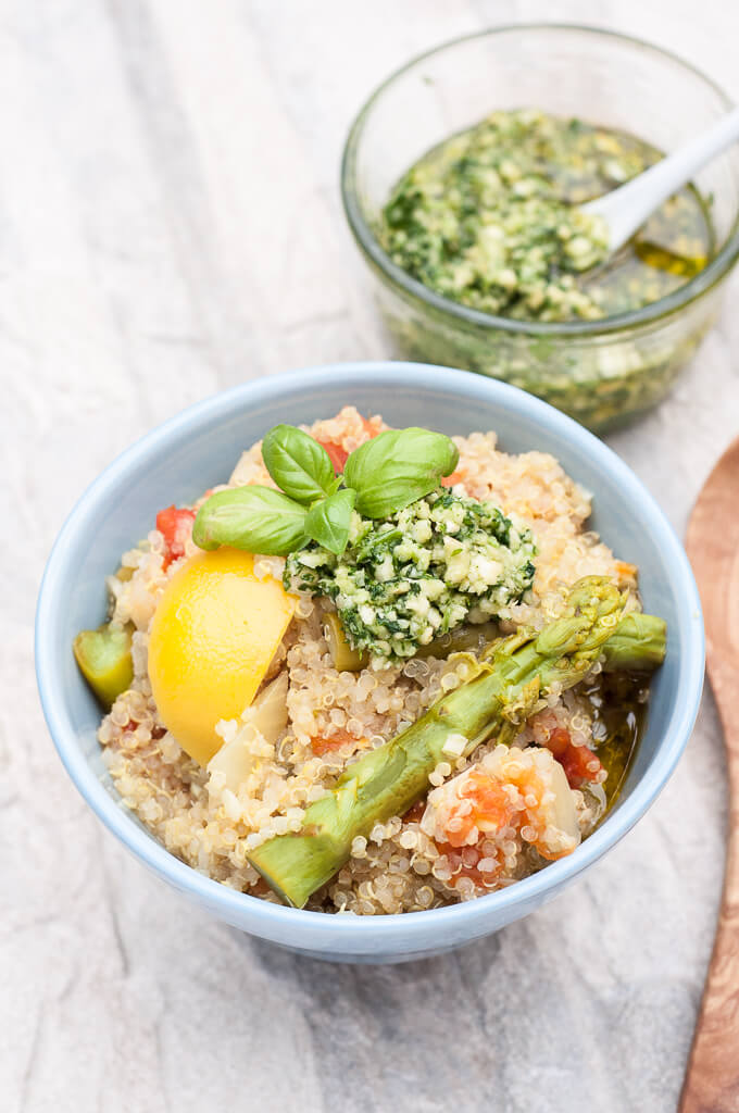 One Pot Lemon Asparagus Quinoa Recipe topped with a Rocket (Arugula) Pesto | VeganFamilyRecipes.com | #vegan #dairyfree
