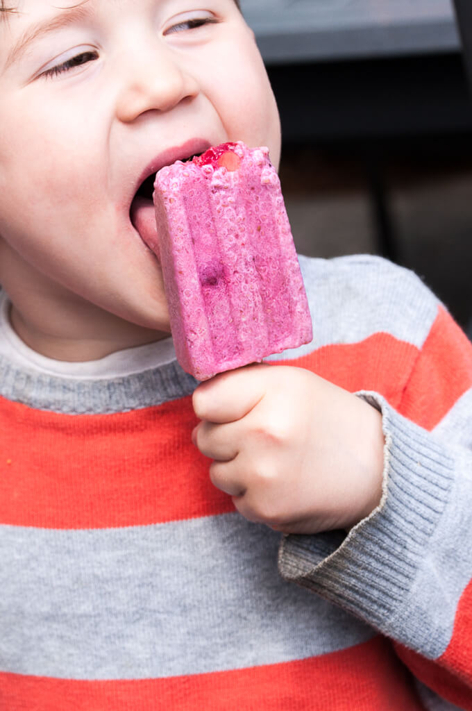 Creamy Raspberry Chia Popsicles that are easy to make and super delicious! #vegan# dairyfree #healthy