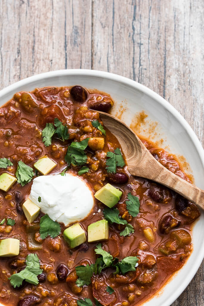 Red Lentil Chili Recipe , Quick and Easy - VeganFamilyRecipes.com #vegan #meatless