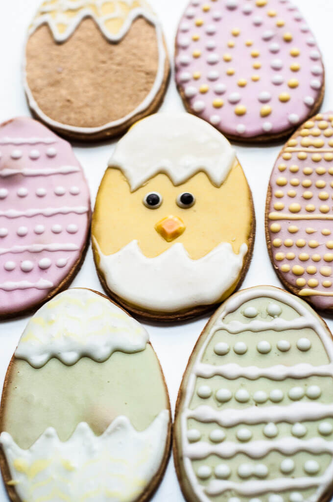 Vegan Easter Cookies Recipe with Naturally colored icing - Vegan Family Recipes #spring #dessert