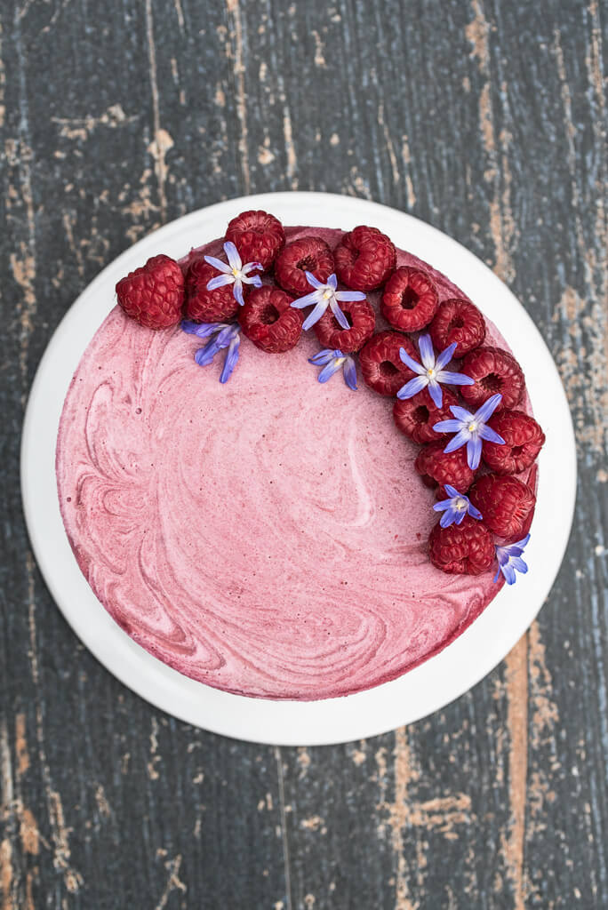 Vegan Raspberry Cheesecake Recipe /// VeganFamilyRecipes.com /// #cleaneating #glutenfree