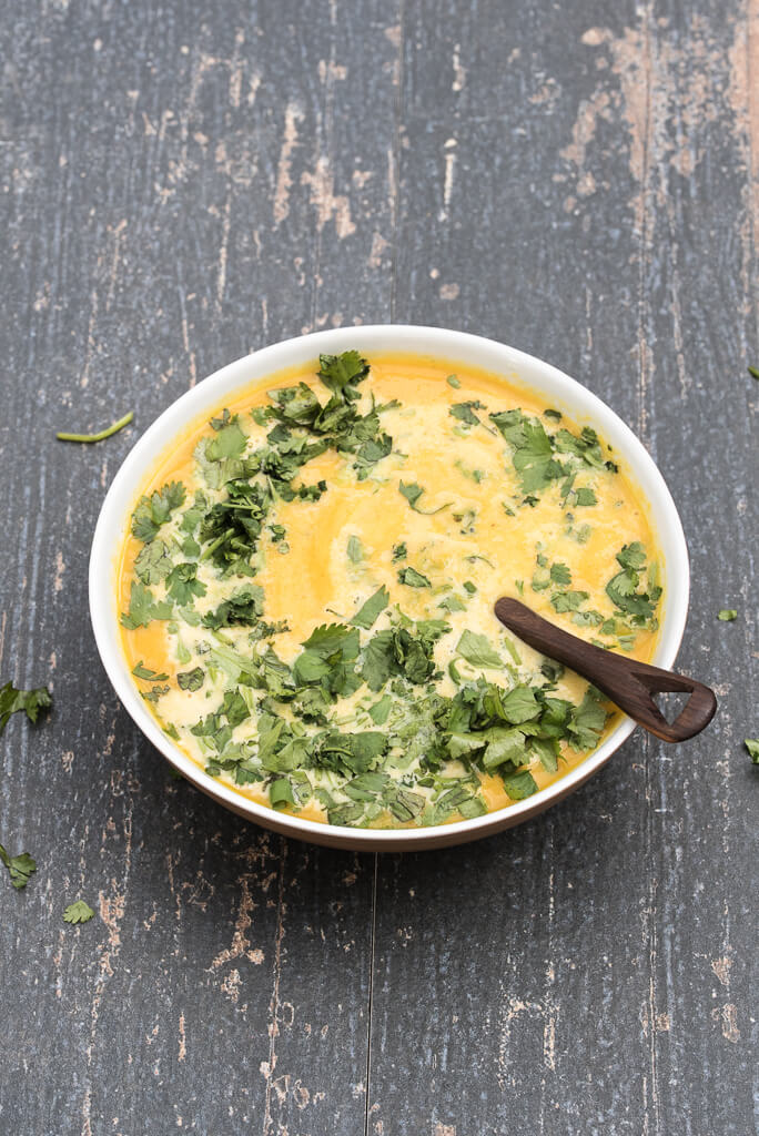 Coriander Carrot Soup Recipe Vegan Gluten-free /// VeganFamilyRecipes.com #healthy #dairyfree