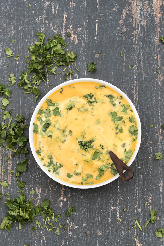 Coriander Carrot Soup Recipe Vegan Gluten-free /// VeganFamilyRecipes.com #healthy #cleaneats