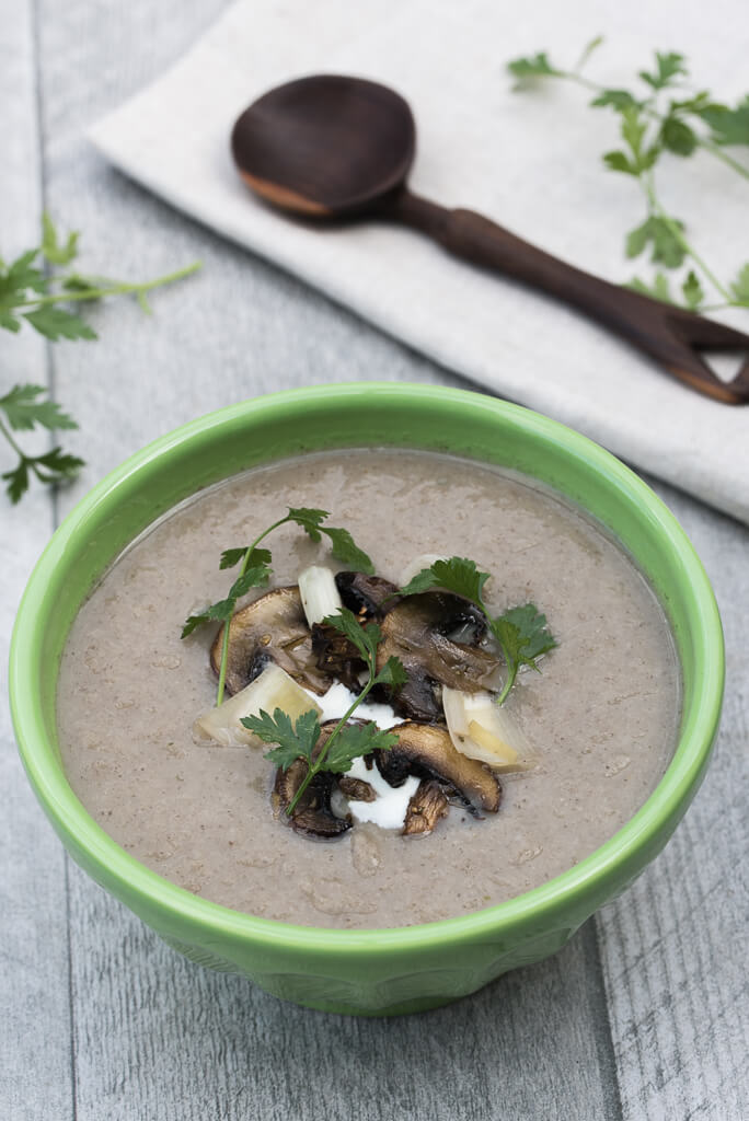 Healthy Mushroom Leek Soup - Vegan Mushroom Leek soup recipe with cauliflower to make creamy. - Vegan Family Recipes #healthy #vegan